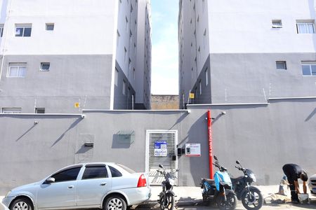 Apartamento para alugar com 38m², 2 quartos e sem vagaFachada do condomínio - Placa grande instalada no portão do condomínio no dia 09.06.2026 - Código da placa: IMWU-688