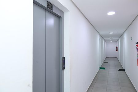 Apartamento para alugar com 38m², 2 quartos e sem vagaÁrea comum - Saguão do andar