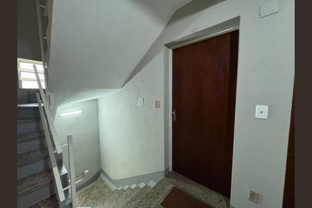 Apartamento para alugar com 48m², 2 quartos e sem vagaEscada