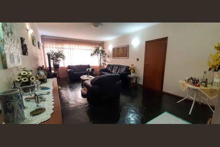 Casa à venda com 292m², 5 quartos e 4 vagas Casa à venda com 292m², 5 quartos e 4 vagasSala