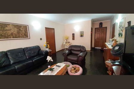 Casa à venda com 292m², 5 quartos e 4 vagas Casa à venda com 292m², 5 quartos e 4 vagasSala