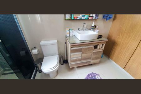 Casa à venda com 292m², 5 quartos e 4 vagas Casa à venda com 292m², 5 quartos e 4 vagasBanheiro da Suíte