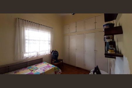 Casa à venda com 292m², 5 quartos e 4 vagas Casa à venda com 292m², 5 quartos e 4 vagasQuarto 3