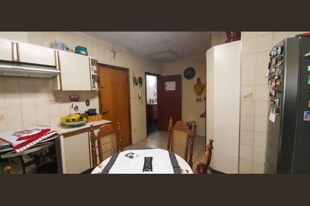 Casa à venda com 292m², 5 quartos e 4 vagas Casa à venda com 292m², 5 quartos e 4 vagasCozinha