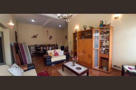 Casa à venda com 292m², 5 quartos e 4 vagas Casa à venda com 292m², 5 quartos e 4 vagasSala de Jantar