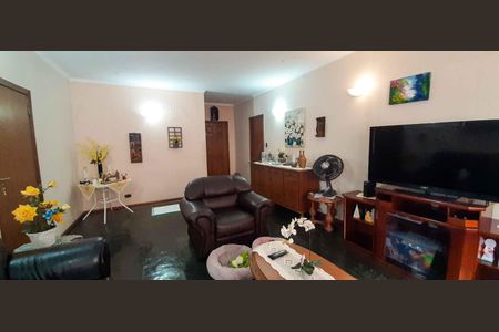 Casa à venda com 292m², 5 quartos e 4 vagas Casa à venda com 292m², 5 quartos e 4 vagasSala