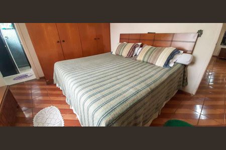 Casa à venda com 292m², 5 quartos e 4 vagas Casa à venda com 292m², 5 quartos e 4 vagasSuíte