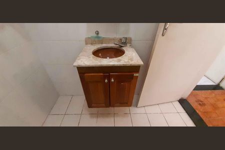 Casa à venda com 292m², 5 quartos e 4 vagas Casa à venda com 292m², 5 quartos e 4 vagasBanheiro 2