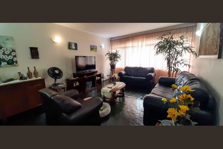 Casa à venda com 292m², 5 quartos e 4 vagas Casa à venda com 292m², 5 quartos e 4 vagasSala