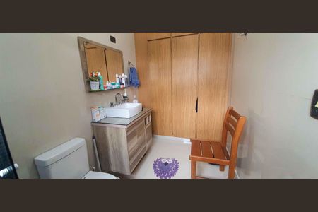 Casa à venda com 292m², 5 quartos e 4 vagas Casa à venda com 292m², 5 quartos e 4 vagasBanheiro da Suíte