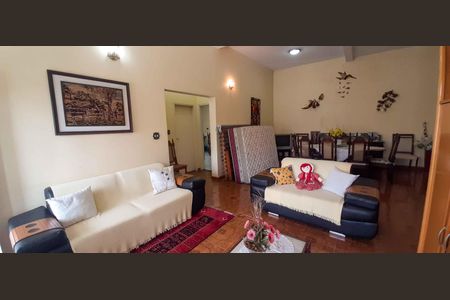 Casa à venda com 292m², 5 quartos e 4 vagas Casa à venda com 292m², 5 quartos e 4 vagasSala de Jantar