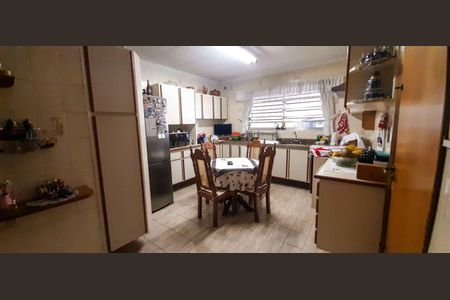 Casa à venda com 292m², 5 quartos e 4 vagas Casa à venda com 292m², 5 quartos e 4 vagasCozinha