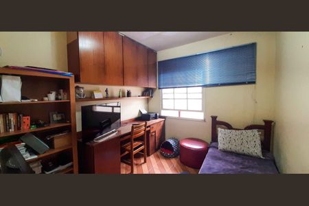 Casa à venda com 292m², 5 quartos e 4 vagas Casa à venda com 292m², 5 quartos e 4 vagasQuarto 1