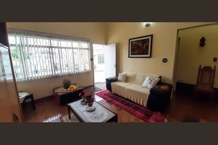 Casa à venda com 292m², 5 quartos e 4 vagas Casa à venda com 292m², 5 quartos e 4 vagasSala de Jantar