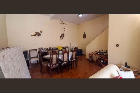 Casa à venda com 292m², 5 quartos e 4 vagas Casa à venda com 292m², 5 quartos e 4 vagasSala de Jantar