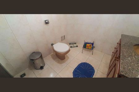 Casa à venda com 292m², 5 quartos e 4 vagas Casa à venda com 292m², 5 quartos e 4 vagasBanheiro Social