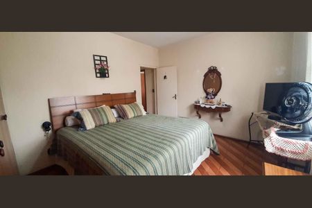 Casa à venda com 292m², 5 quartos e 4 vagas Casa à venda com 292m², 5 quartos e 4 vagasSuíte