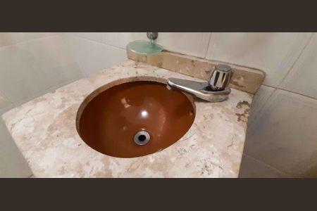 Casa à venda com 292m², 5 quartos e 4 vagas Casa à venda com 292m², 5 quartos e 4 vagasBanheiro 2