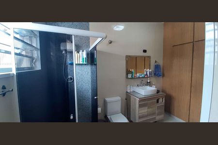 Casa à venda com 292m², 5 quartos e 4 vagas Casa à venda com 292m², 5 quartos e 4 vagasBanheiro da Suíte