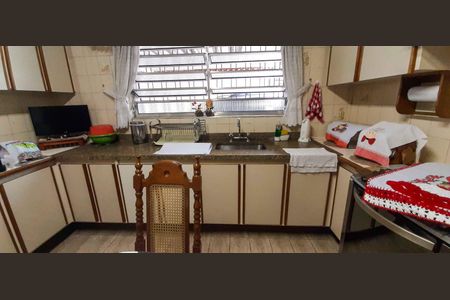 Casa à venda com 292m², 5 quartos e 4 vagas Casa à venda com 292m², 5 quartos e 4 vagasCozinha