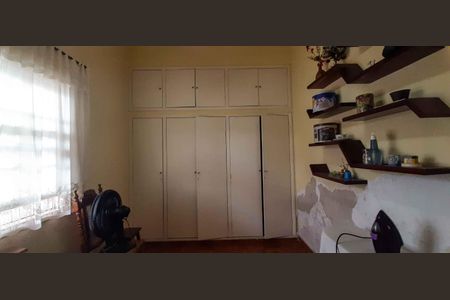 Casa à venda com 292m², 5 quartos e 4 vagas Casa à venda com 292m², 5 quartos e 4 vagasQuarto 3