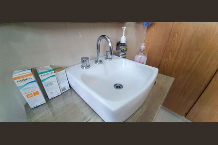 Casa à venda com 292m², 5 quartos e 4 vagas Casa à venda com 292m², 5 quartos e 4 vagasBanheiro da Suíte