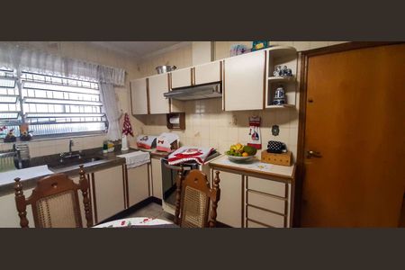 Casa à venda com 292m², 5 quartos e 4 vagas Casa à venda com 292m², 5 quartos e 4 vagasCozinha