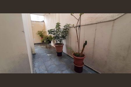 Casa à venda com 292m², 5 quartos e 4 vagas Casa à venda com 292m², 5 quartos e 4 vagasQuintal