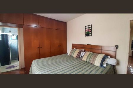 Casa à venda com 292m², 5 quartos e 4 vagas Casa à venda com 292m², 5 quartos e 4 vagasSuíte