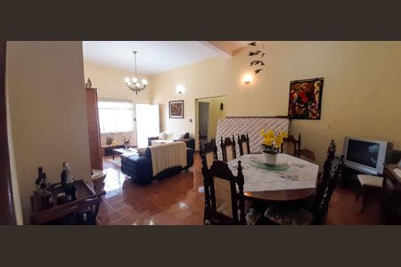 Casa à venda com 292m², 5 quartos e 4 vagas Casa à venda com 292m², 5 quartos e 4 vagasSala de Jantar