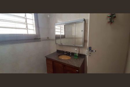 Casa à venda com 292m², 5 quartos e 4 vagas Casa à venda com 292m², 5 quartos e 4 vagasBanheiro Social