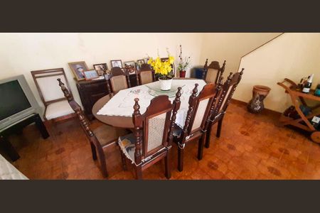Casa à venda com 292m², 5 quartos e 4 vagas Casa à venda com 292m², 5 quartos e 4 vagasSala de Jantar