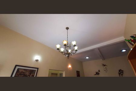 Casa à venda com 292m², 5 quartos e 4 vagas Casa à venda com 292m², 5 quartos e 4 vagasSala de Jantar