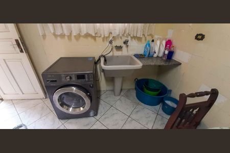 Casa à venda com 292m², 5 quartos e 4 vagas Casa à venda com 292m², 5 quartos e 4 vagasÁrea de Serviço