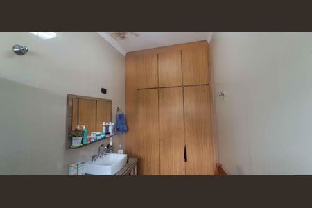 Casa à venda com 292m², 5 quartos e 4 vagas Casa à venda com 292m², 5 quartos e 4 vagasBanheiro da Suíte