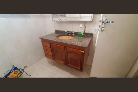 Casa à venda com 292m², 5 quartos e 4 vagas Casa à venda com 292m², 5 quartos e 4 vagasBanheiro Social