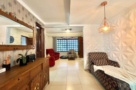 Casa à venda com 140m², 3 quartos e 2 vagas Casa à venda com 140m², 3 quartos e 2 vagasSala