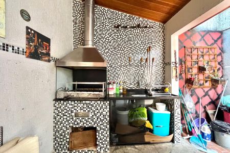 Casa à venda com 140m², 3 quartos e 2 vagas Casa à venda com 140m², 3 quartos e 2 vagasChurrasqueira