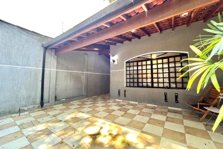 Casa à venda com 140m², 3 quartos e 2 vagas Casa à venda com 140m², 3 quartos e 2 vagasGaragem