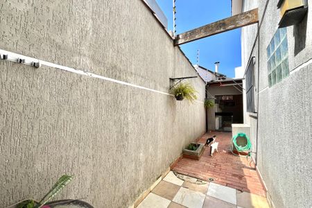 Casa à venda com 140m², 3 quartos e 2 vagas Casa à venda com 140m², 3 quartos e 2 vagasQuintal