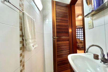 Casa à venda com 140m², 3 quartos e 2 vagas Casa à venda com 140m², 3 quartos e 2 vagasLavabo