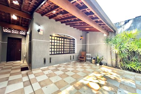 Casa à venda com 140m², 3 quartos e 2 vagas Casa à venda com 140m², 3 quartos e 2 vagasGaragem