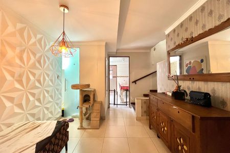 Casa à venda com 140m², 3 quartos e 2 vagas Casa à venda com 140m², 3 quartos e 2 vagasSala