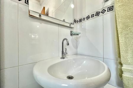 Casa à venda com 140m², 3 quartos e 2 vagas Casa à venda com 140m², 3 quartos e 2 vagasBanheiro da Suíte