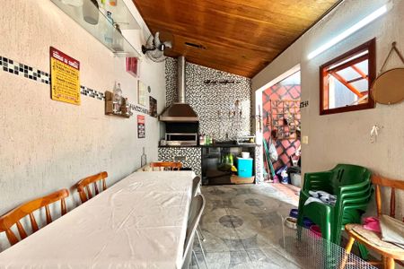 Casa à venda com 140m², 3 quartos e 2 vagas Casa à venda com 140m², 3 quartos e 2 vagasÁrea externa