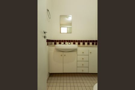 Banheiro da Suíte de apartamento para alugar com 3 quartos, 74m² em Vila Sofia, São Paulo