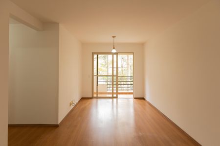Sala de apartamento para alugar com 3 quartos, 74m² em Vila Sofia, São Paulo