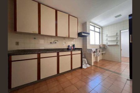 Apartamento à venda com 214m², 4 quartos e 1 vaga