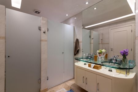 Apartamento à venda com 256m², 2 quartos e 3 vagasCobertura 