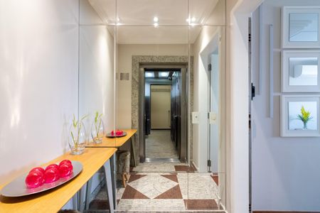 Apartamento à venda com 256m², 2 quartos e 3 vagasHall Privativo - Elevador Privativo